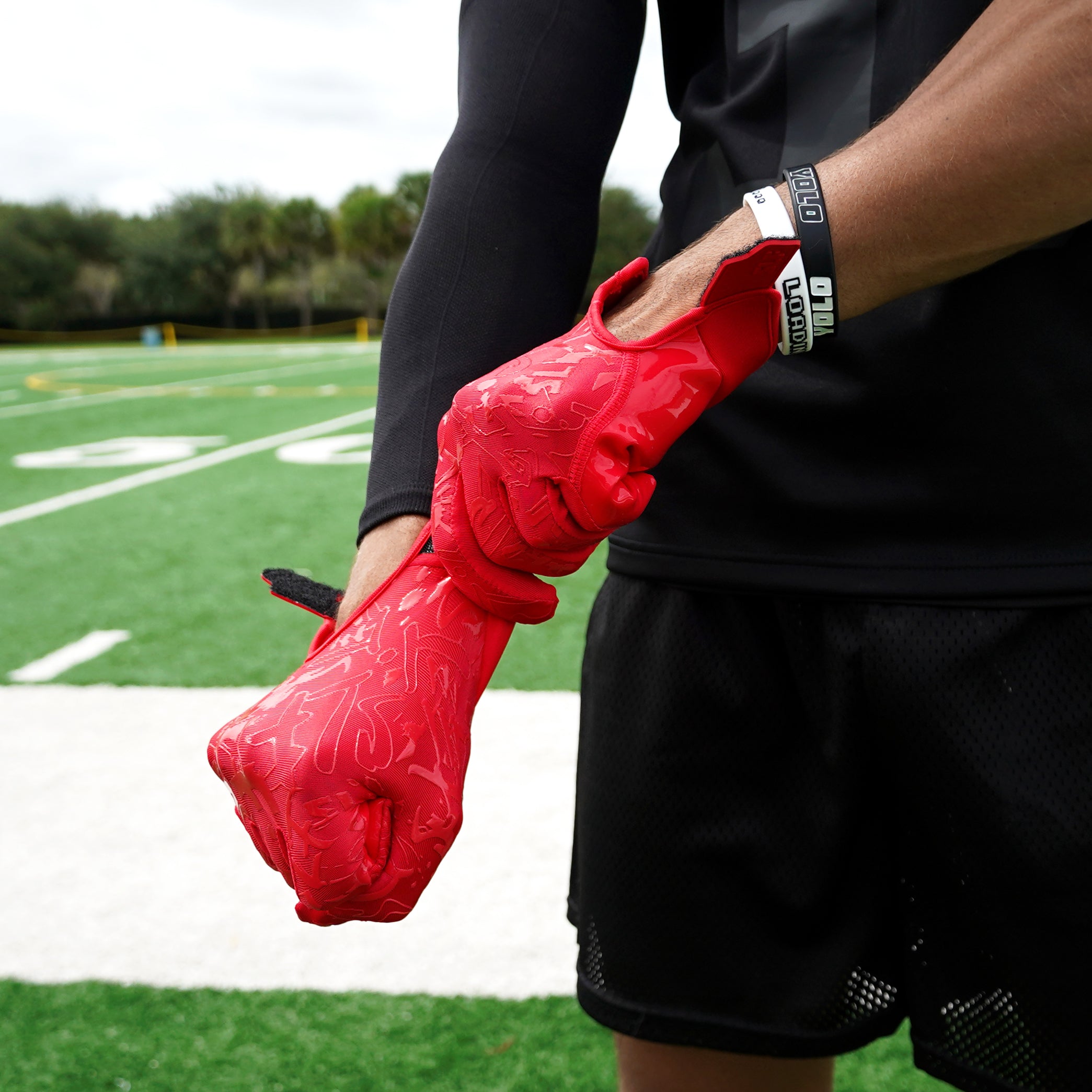 Hue Red Sticky Football Receiver Gloves – SLEEFS
