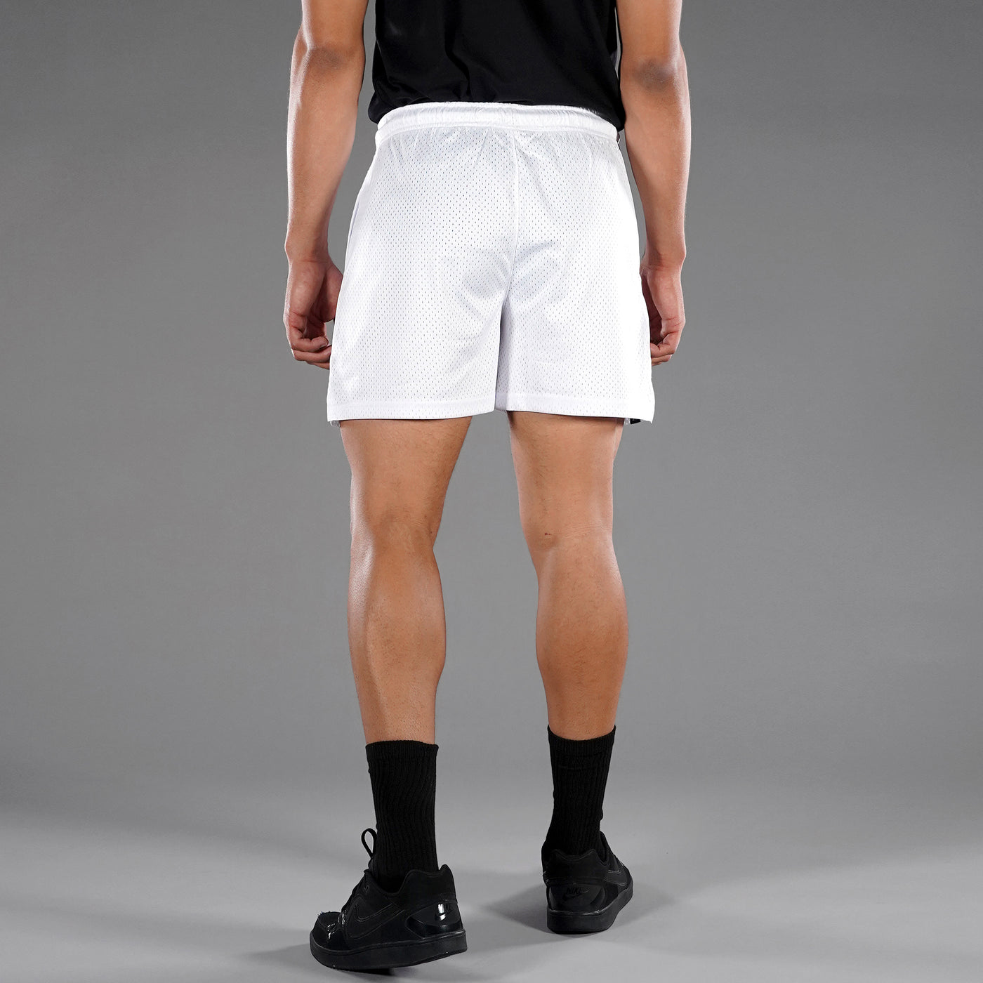 Basic White Shorts - 7"